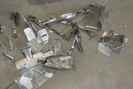 1 x Sewing Machine Folders Of Various Sizes And Attachments - Ref: 152 - CL1030 - Location: Anglesey
