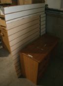 1 x Pine Dressing Table And Slatted Wall Display Board - Ref: 70 - CL1030 - Location: Anglesey