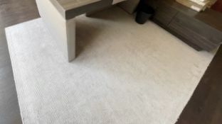 1 x Woven Bedroom Rug in Pale Grey - CL1028 - NO VAT ON THE HAMMER - Location: Altrincham WA14