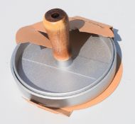 1 x Aluminium And Acacia Burger Press - Ref: GTC748/GTCC18 - CL1017 - Location: Altrincham