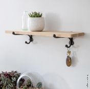 1 x Classic Rustic Raw Oak Shelf with Cast Iron Bracket - Original RRP £40.00 - Ref: GTC878 - CL1017