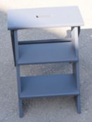 1 x Wooden Grey Step Stool - Boxed - RRP £130.00 - Ref: GTC251/GTC2P9 - CL1017 - Location: