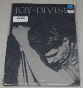 1 x Joy Division arm up Band T-Shirt - Size: Large