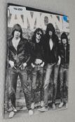 1 x Ramones 'Band photo' Band T-Shirt - Size: Large