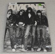 1 x Ramones 'Band photo' Band T-Shirt - Size: Medium