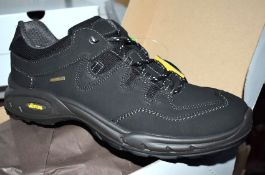 1 x Pair of Mens VIBRAM Walking Shoes - Outdoor GriTex Trekking Shoes With Cordura Fabric