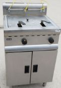 1 x Lincat Silverlink 600 Twin Tank Freestanding Natural Gas Fryer with Frying Baskets - Model J10/N