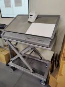 1 x Stahls EZ Weeding Table