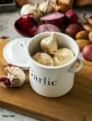 2 x Garlic Pots - Ref: GTC661/GTCC15 - CL1017 - Location: Altrincham WA14Condition Report:Supplied