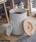 1 x Kinloch Pet Treat Bin - Medium - White - RRP £55.00 - Ref: GTC297/GTC2P10 - CL1017 - Location: