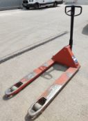 1 x BT Pallet Truck - Ref: YN136 - CL011 - Location: Altrincham WA14 Tested - working.