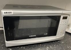 1 x Kitchen Job Lot Including a 1 x Microwave, 1 x  4 Slice Toaster and 2 x Electric Kettles