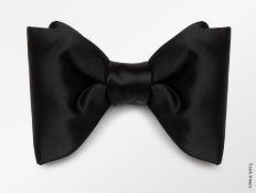 1 x TOM FORD Mens' Luxury 100% Silk Pre-tied Bowtie in Black - Original Price £210.00 - Ref: