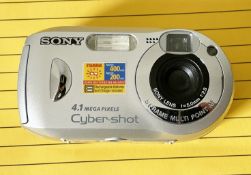 1 x SONY 4.1 Mega Pixels Cybershot Digital Camera - CL1020 - NO VAT ON THE HAMMER - Location: