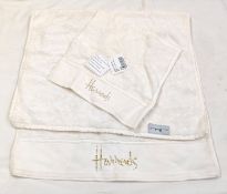 1 x HARRODS Crystal Logo Bathmat And Small Washcloth - Original Price £140.00 - Ref: HCU184+
