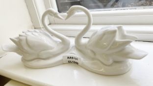 1 x Double Swan Figurine - Ref: AAS131 / LNG1 - CL1049 - NO VAT ON THE HAMMER - Location: