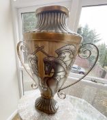 1 x  Decorative Vase, Featuring Knights On Horseback - Ref: HP295 / BED - CL1049 - NO VAT ON THE