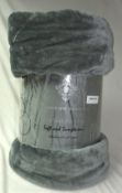 1 x Gaveno Cavailia Mink Faux Fur Throw - Soft and Sumptuous - Size: 200 x 240 cms - New and