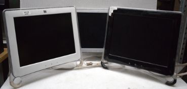 3 x Formac Gallery FGD1900 Computer Monitors - Compatible with Mac/PC - Ref: MPC125 G/H -