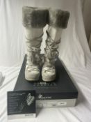 1 x Pair of Geox Respira 'Dina' Ladies' Knee High Winter Boots - Size: US7 / UK6 - Ref: LB612 -
