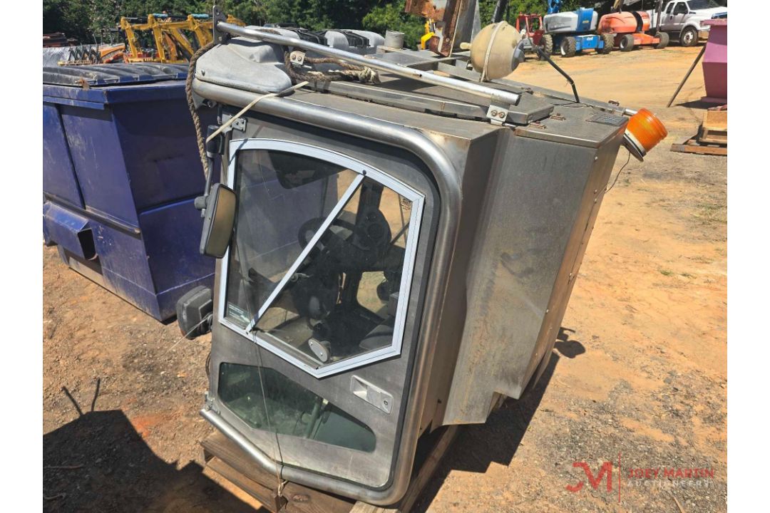 APPLIED SWEEPERS INC 525 GREEN MACHINE CAB - Image 3 of 7