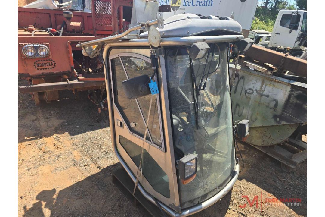 APPLIED SWEEPERS INC 525 GREEN MACHINE CAB - Image 1 of 7