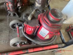 (2) PNEUMATIC HYDRAULIC BOTTLE JACKS & (2) HYDRAULIC BOTTLE JACKS
