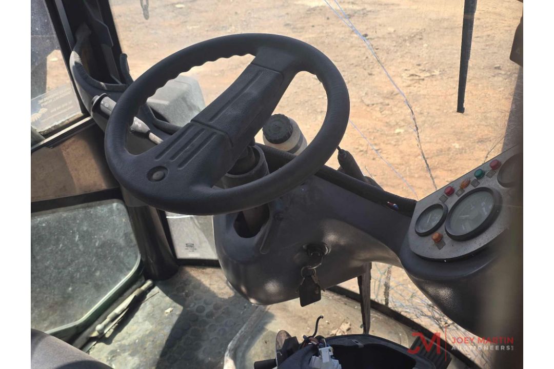 APPLIED SWEEPERS INC 525 GREEN MACHINE CAB - Image 5 of 7
