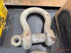 (1) LARGE SCREW PIN CLEVIS