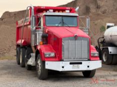 2013 KENWORTH T800 TRI-AXLE DUMP TRUCK
