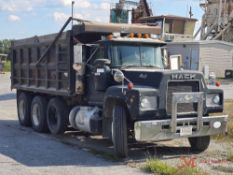 1987 MACK R688ST 8X4 TRI-AXLE DUMP TRUCK