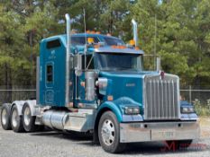 2022 KENWORTH W900 TRI-AXLE TRUCK TRACTOR
