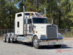 2025 KENWORTH W900 TRI-AXLE TRUCK TRACTOR