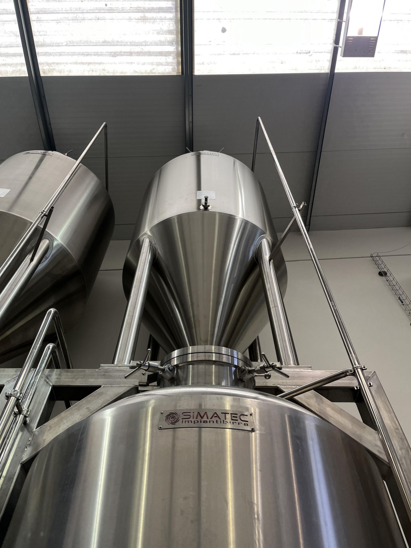Simatec 2 x 3000L Stacked Fermenting Tanks with Hopper - Image 3 of 7