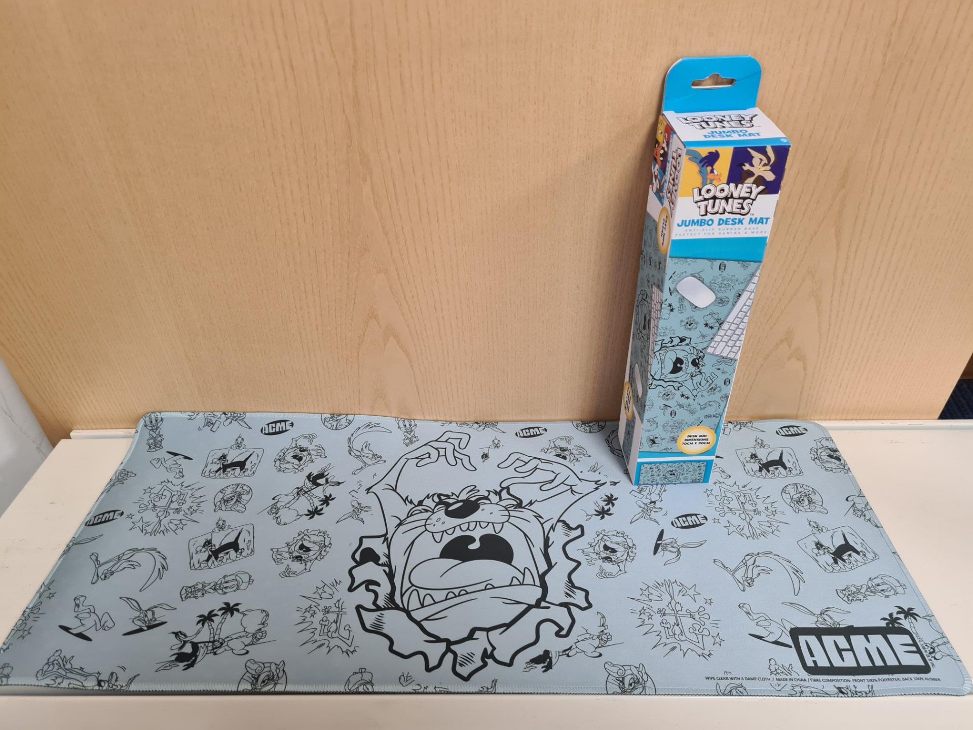 100 x Looney Tunes Large Size Computer Desk Mat
