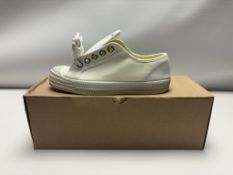 Novestra Star Master 10 White - UK 5 - X452002-10Y10Y110 RRP 59