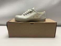 Novestra Star Master 10 White - UK 4 - X452002-10Y10Y110 RRP 59