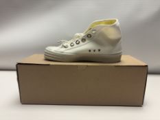 Novestra Star Dribble 10 White - UK 3.5 - X452006-10Y10Y110 RRP 65