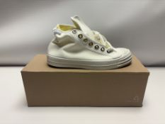 Novestra Star Dribble 10 White - UK 6.5 - X472006-10Y10Y110 RRP 65