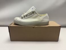 Novestra Star Master 10 White - UK 7 - X472002-10Y10Y110 RRP 59