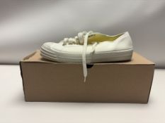 Novestra Star Master 10 White - UK 7 - X472002-10Y10Y110 RRP 59