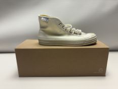 Novestra Star Dribble 10 White - UK 5 - X452006-10Y10Y110 RRP 65