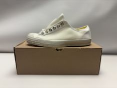 Novestra Star Master 10 White - UK 10 - X472002-10Y10Y110 RRP 59