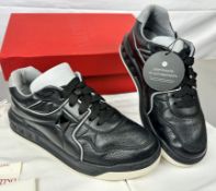 Pre-Owned Valentino One Stud Sneakers Black / Grey Leather EU 40 UK 6