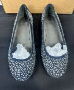 Pre-Owned Stuart Weitzman Ballet Pump Black / Silver Suede EU 37.5 UK 4.5