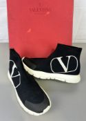 Pre-Owned Valentino Vlogo Sneakers Black / White Cotton EU 39 UK 6