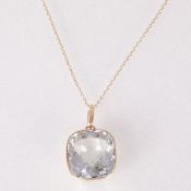 Aquamarinanhänger mit Kette