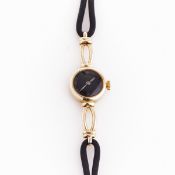 Zierliche Damenarmbanduhr