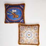 Zwei VERSACE - Seidenkissen 