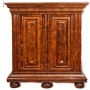 Großer Wellenschrank